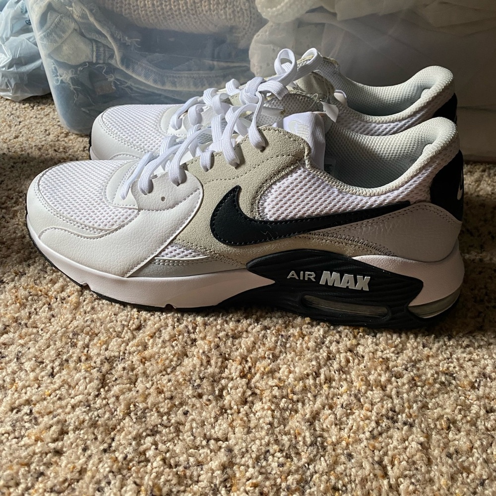 Nike White and Black Classic Sneakers